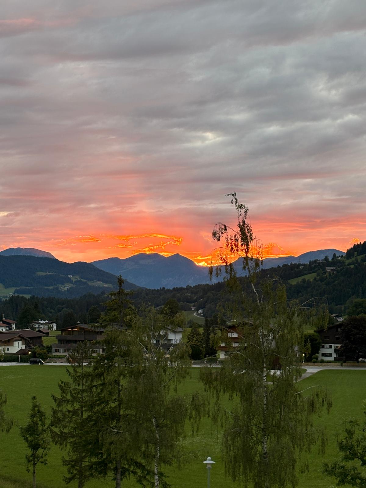 Campingplatzrunde zwischen Wohnmobilen