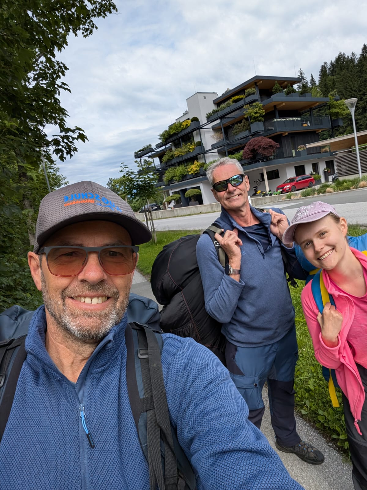 Gleitschirmstart auf der Wiese